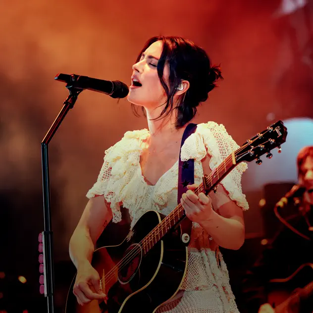 Live performance image for Gracie Abrams